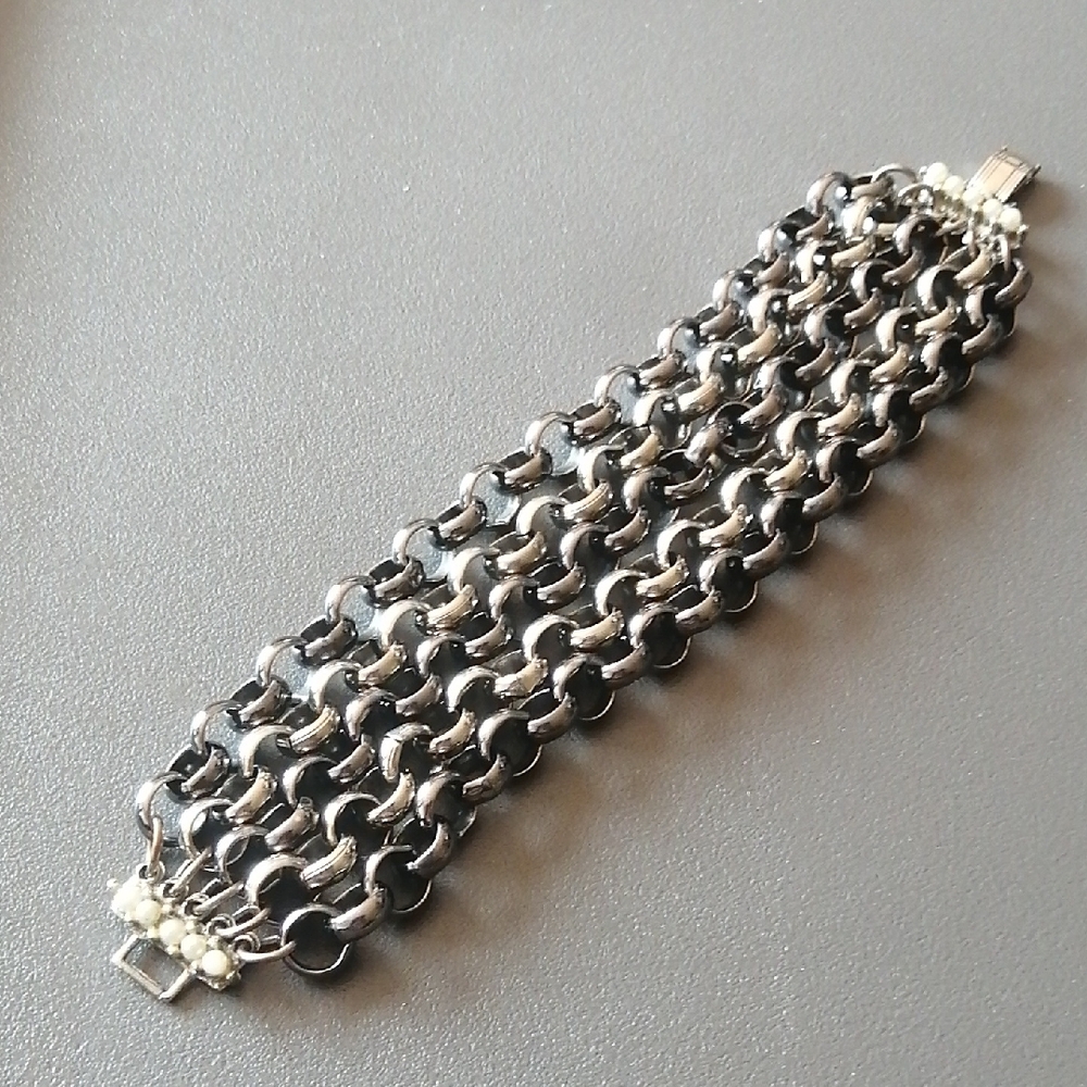 Vintage Bracelet Chunky Silvertone Black Chain Faux Seed Pearl Accent
